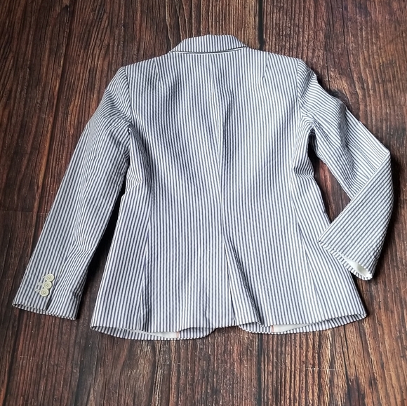 Banana Republic  Classic Fit Blazer in Preppy White Navy Stripes - Picture 4 of 15